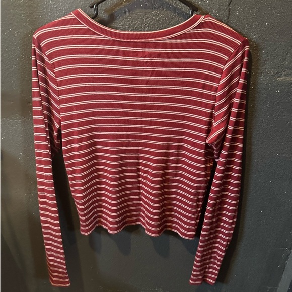 Hollister Must Have Collection Red and White Crop Shirt with Cut Out Design - Picture 4 of 4